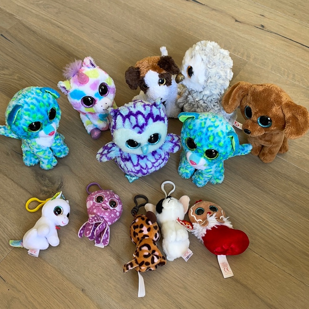 A whole pack of beanie babies